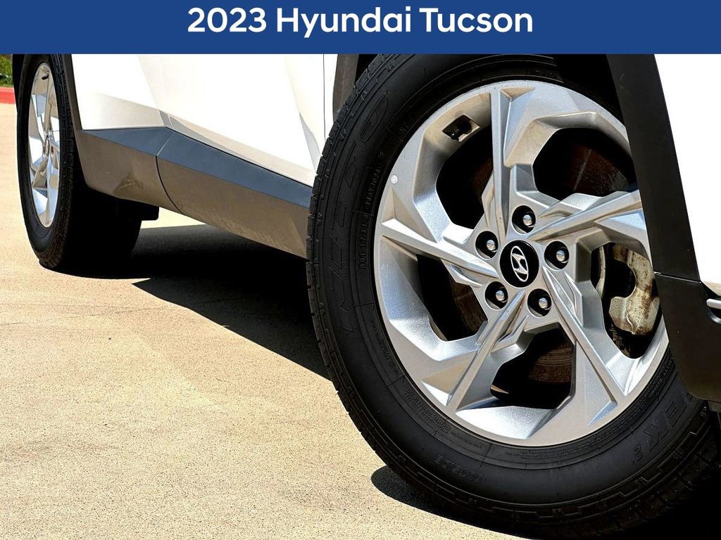 Used 2023 Hyundai Tucson SEL FWD image 2
