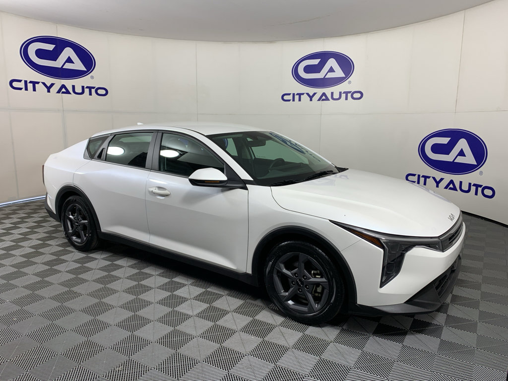 Used 2025 Kia K4 FWD image 1