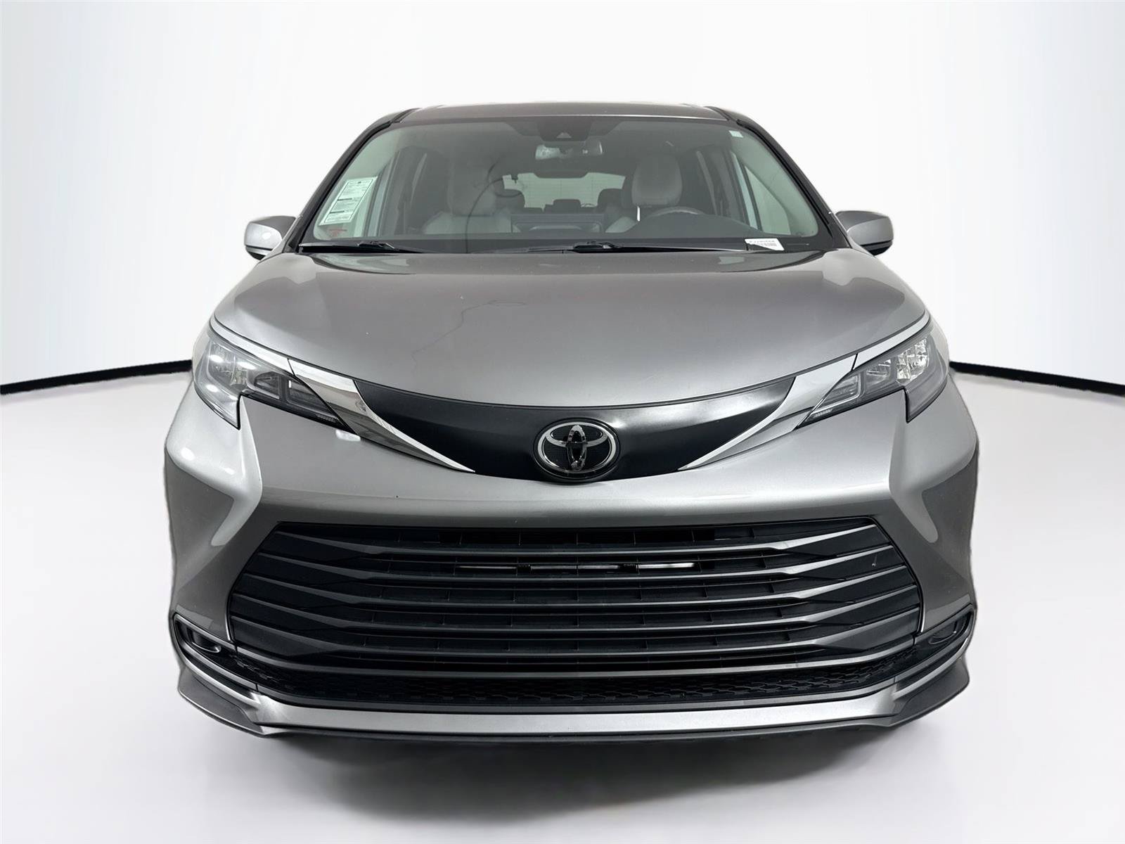 Certified 2026 Toyota Sienna LE FWD image 8
