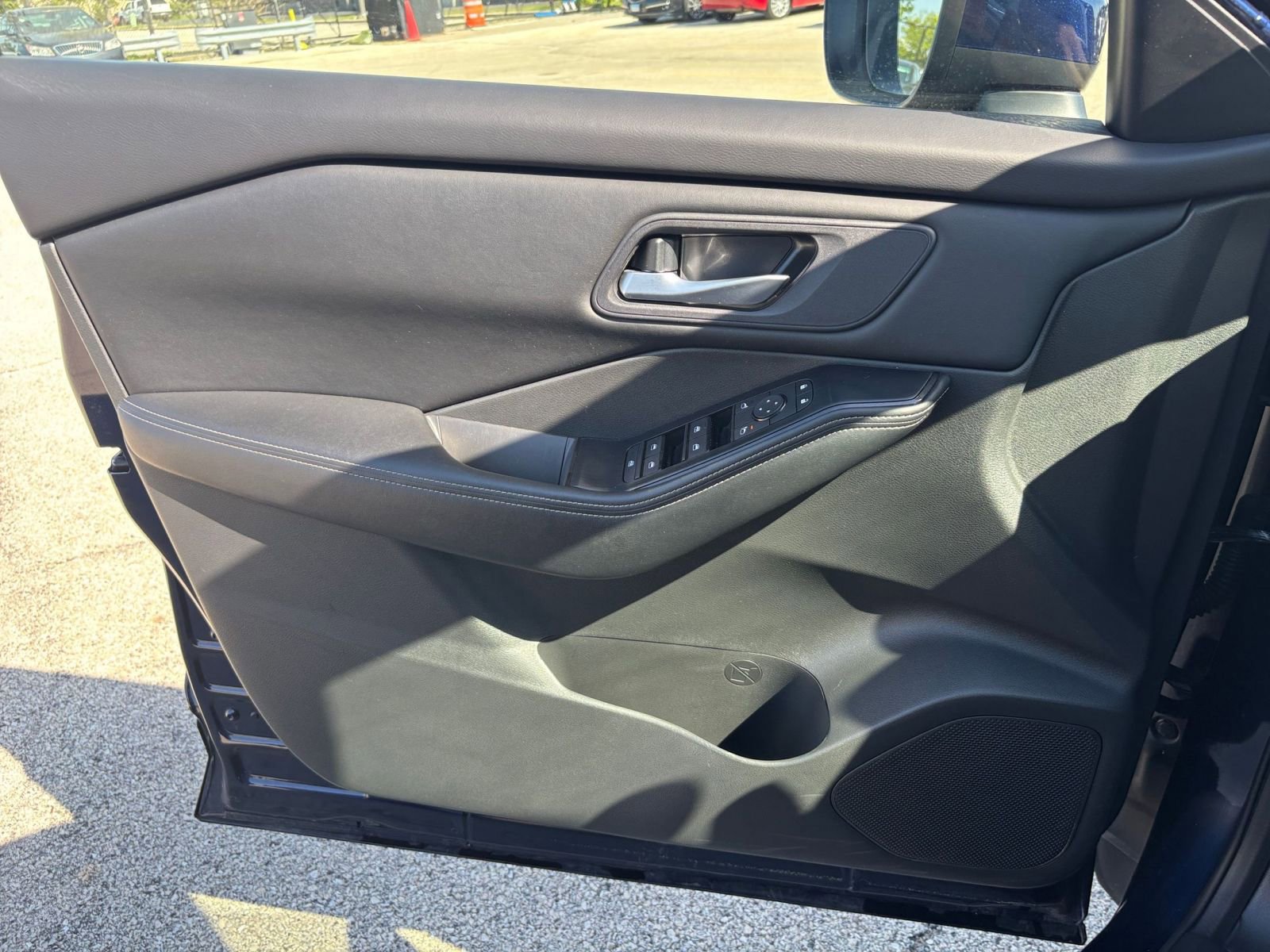Used 2025 Nissan Rogue SV FWD image 18