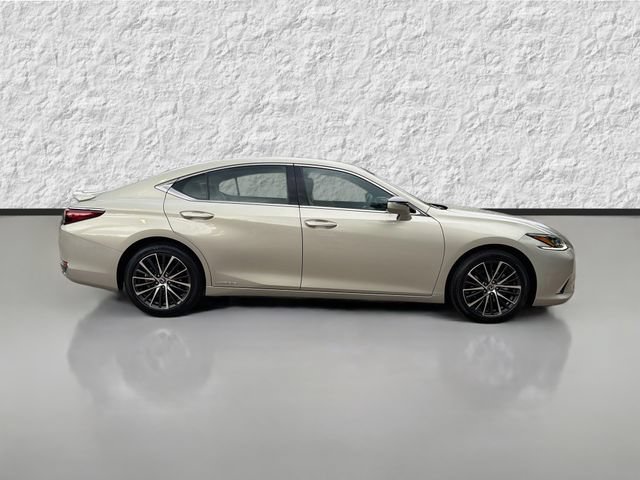 Used 2022 Lexus ES 300h w/ Premium Package FWD image 2