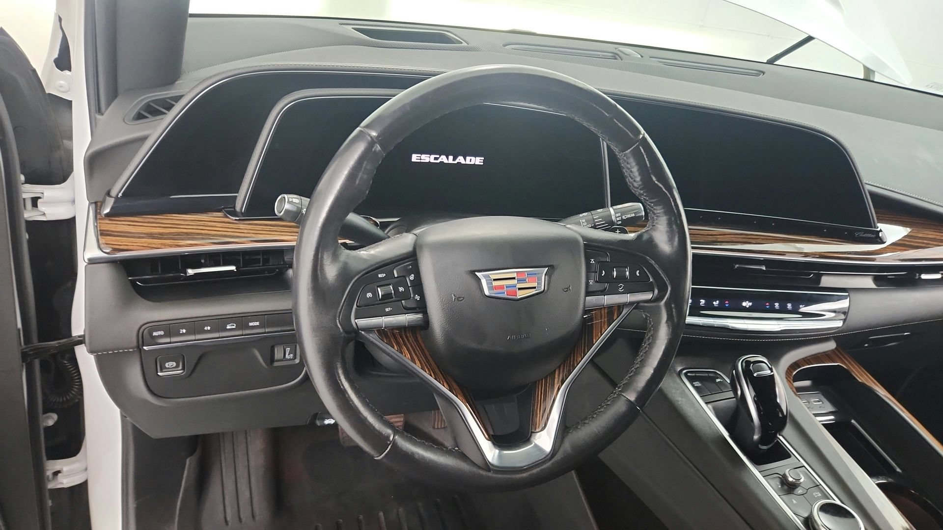 Certified 2022 Cadillac Escalade Premium Luxury AWD/4WD image 18