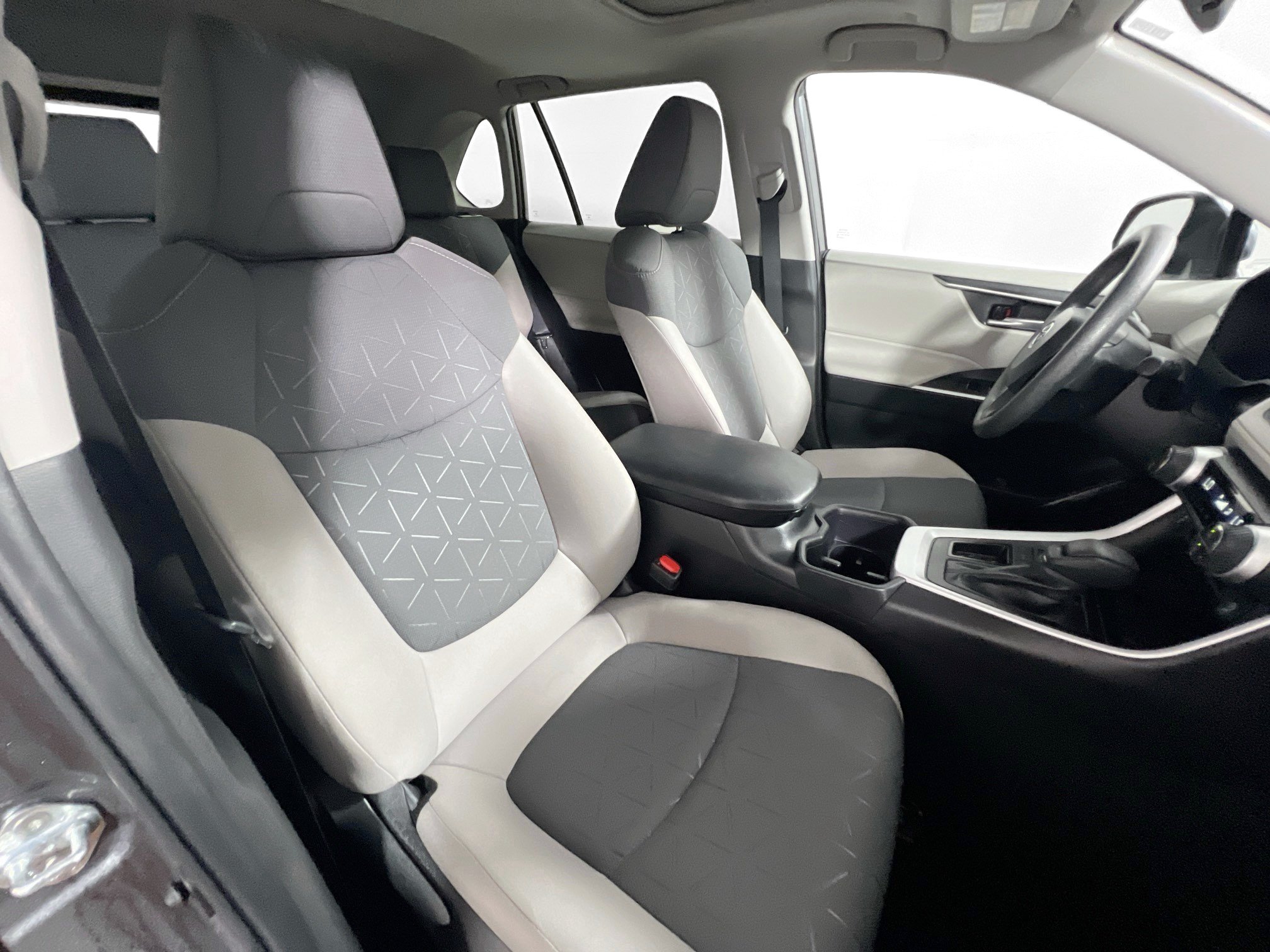Used 2025 Toyota RAV4 XLE w/ Convenience Package FWD image 30