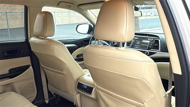 Used 2016 Toyota Highlander Plus image 28