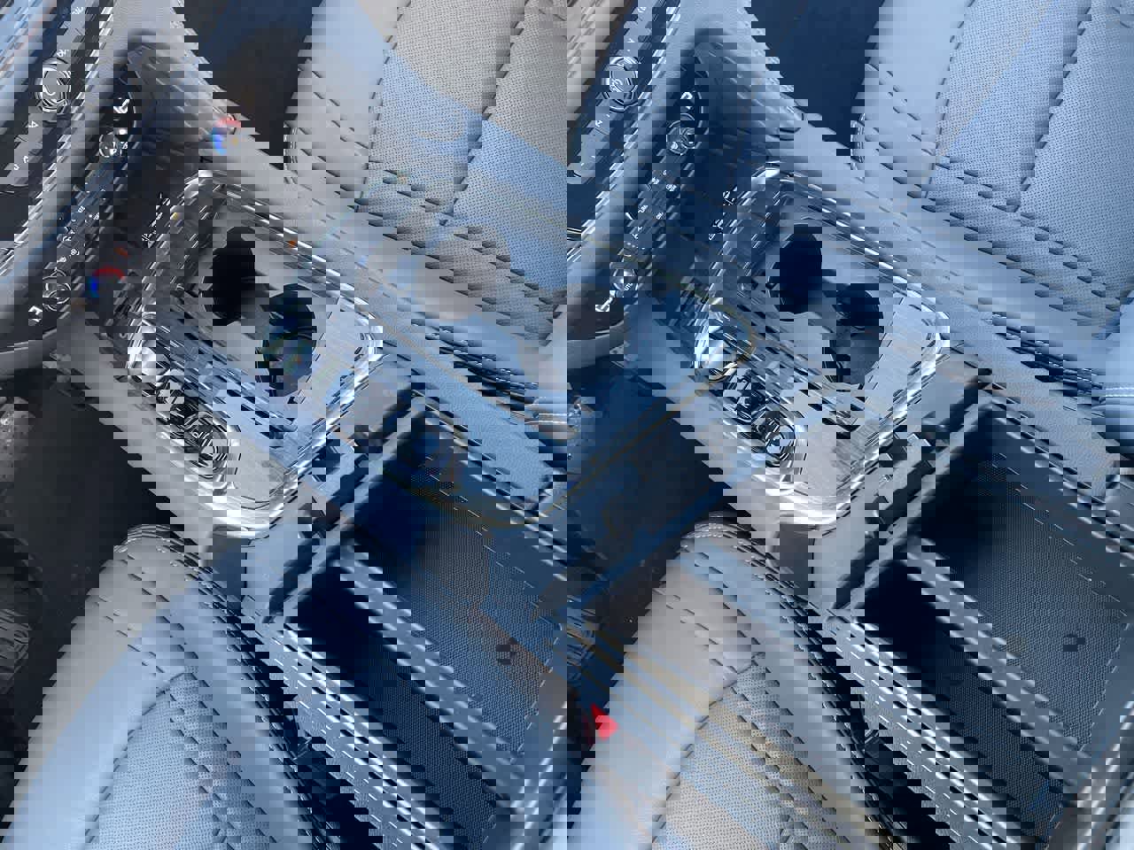 Used 2023 Buick Enclave Essence image 25