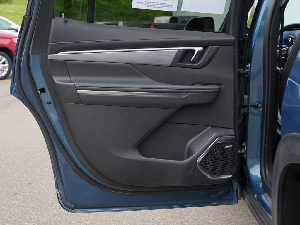 Used 2025 Buick Enclave Preferred AWD/4WD image 19