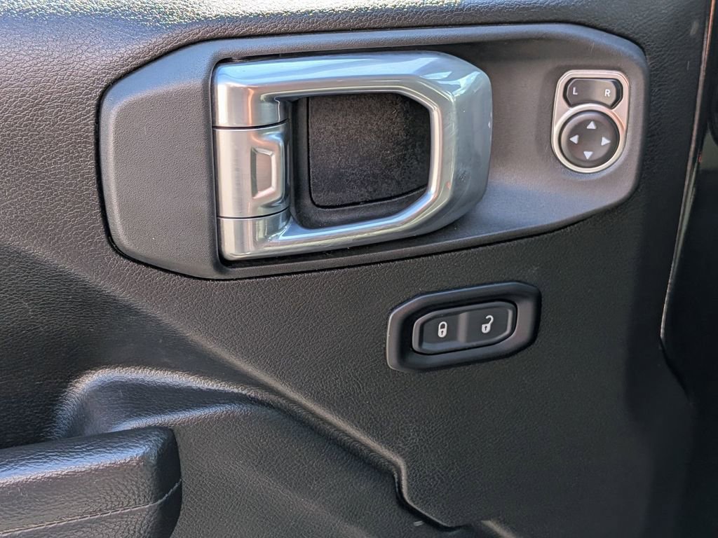 Used 2025 Jeep Wrangler Sport S image 17