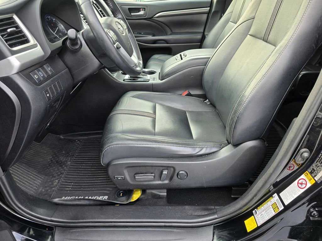 Used 2018 Toyota Highlander SE image 23