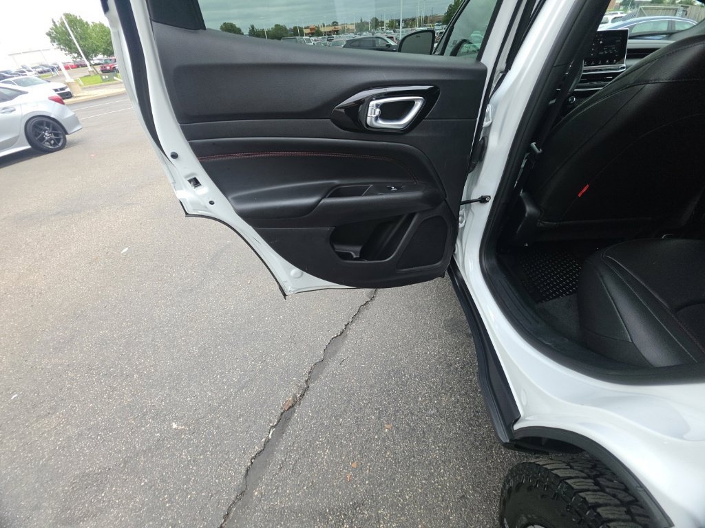 Used 2025 Jeep Compass Trailhawk AWD/4WD image 25