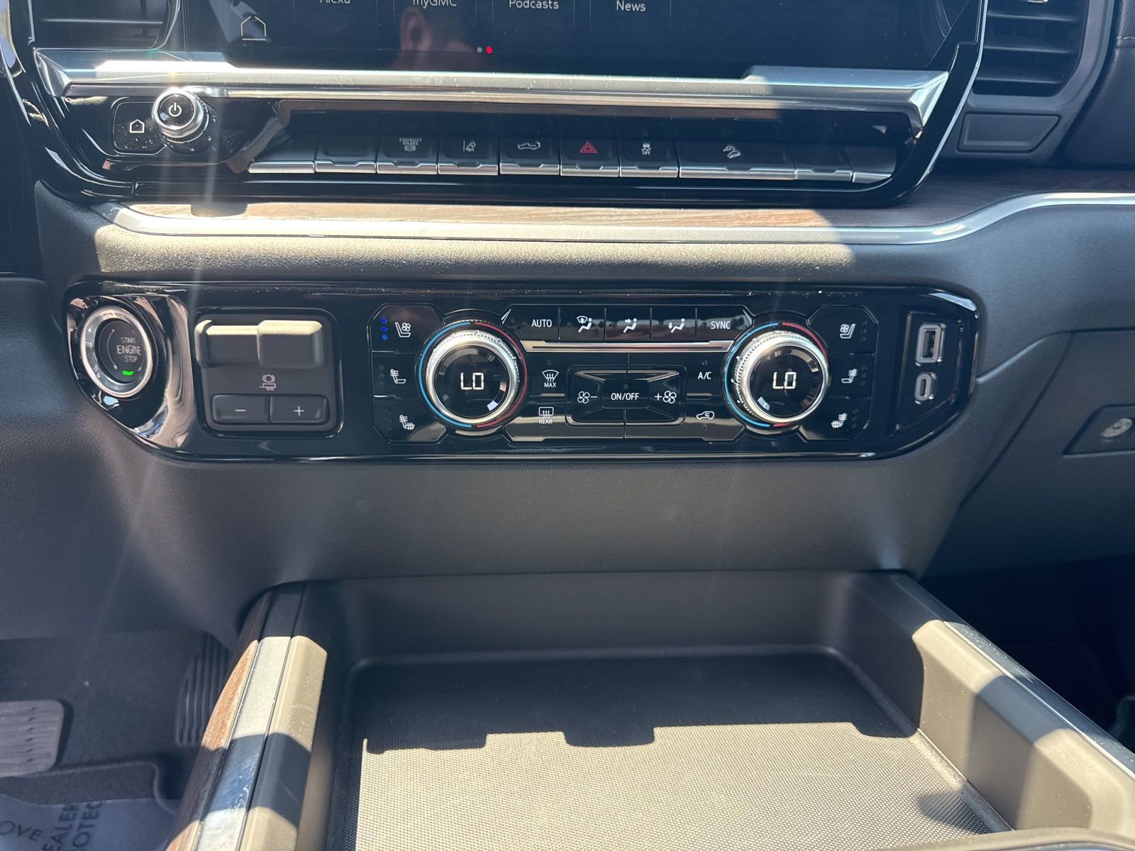 New 2025 GMC Sierra 3500 SLT w/ SLT Convenience Package image 22