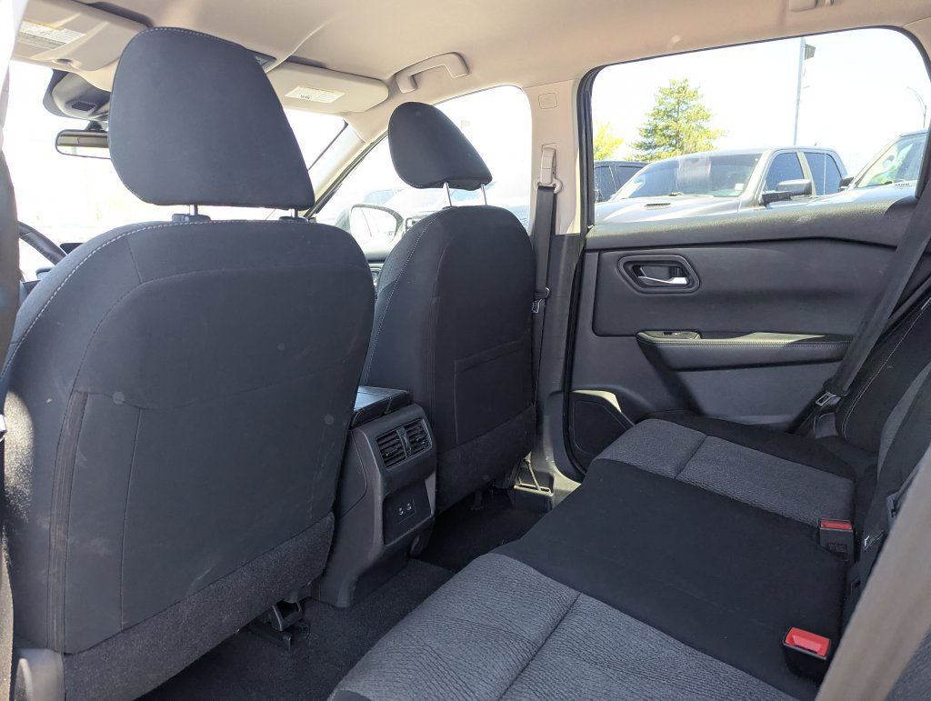 Used 2025 Nissan Rogue SV AWD/4WD image 29