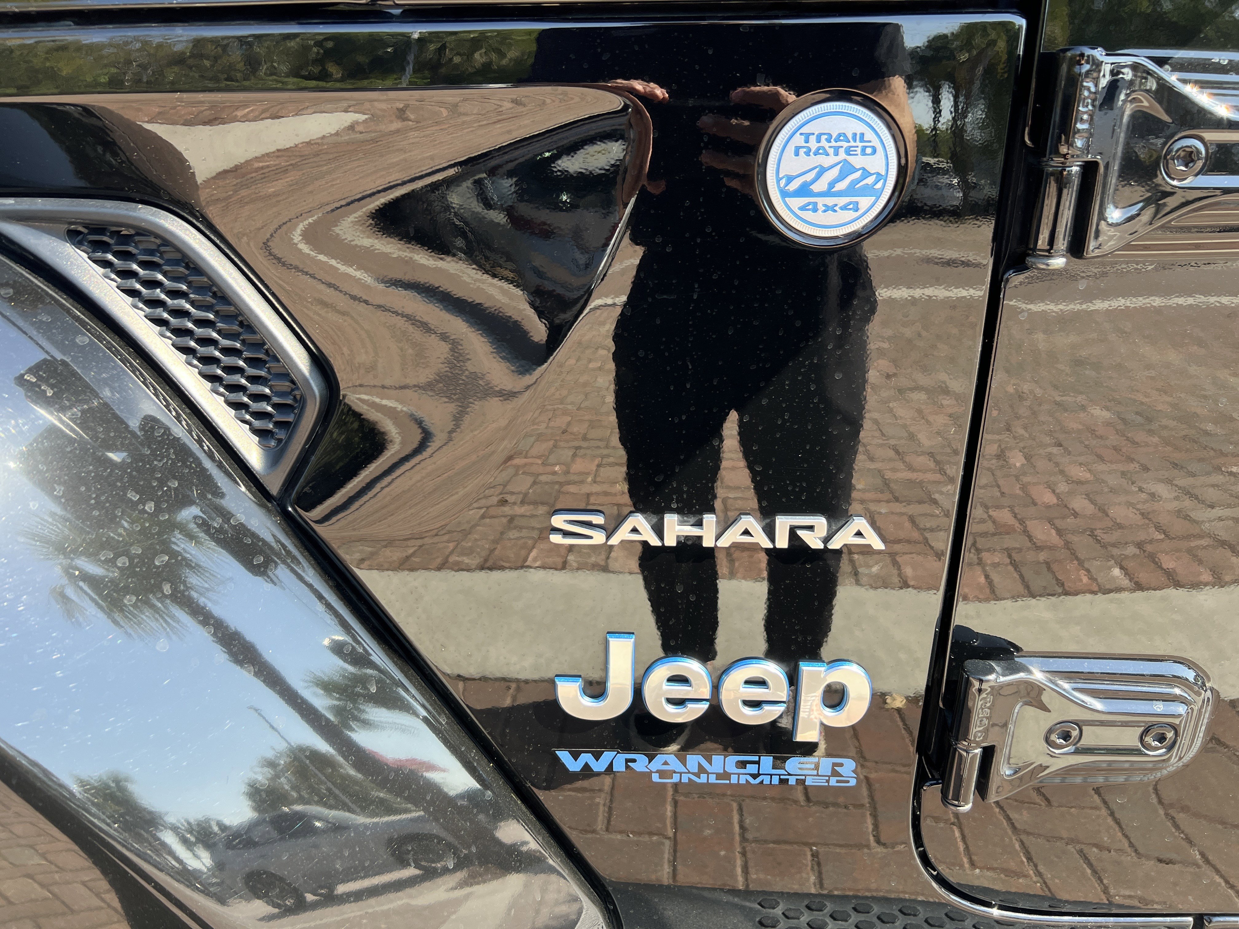 Used 2022 Jeep Wrangler Unlimited Sahara w/ Cold Weather Group image 42