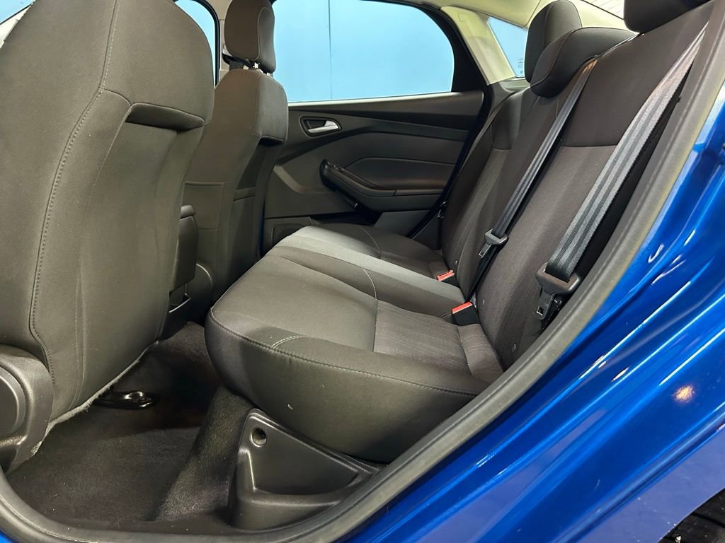 Used 2018 Ford Focus SE w/ SE Appearance Package image 31