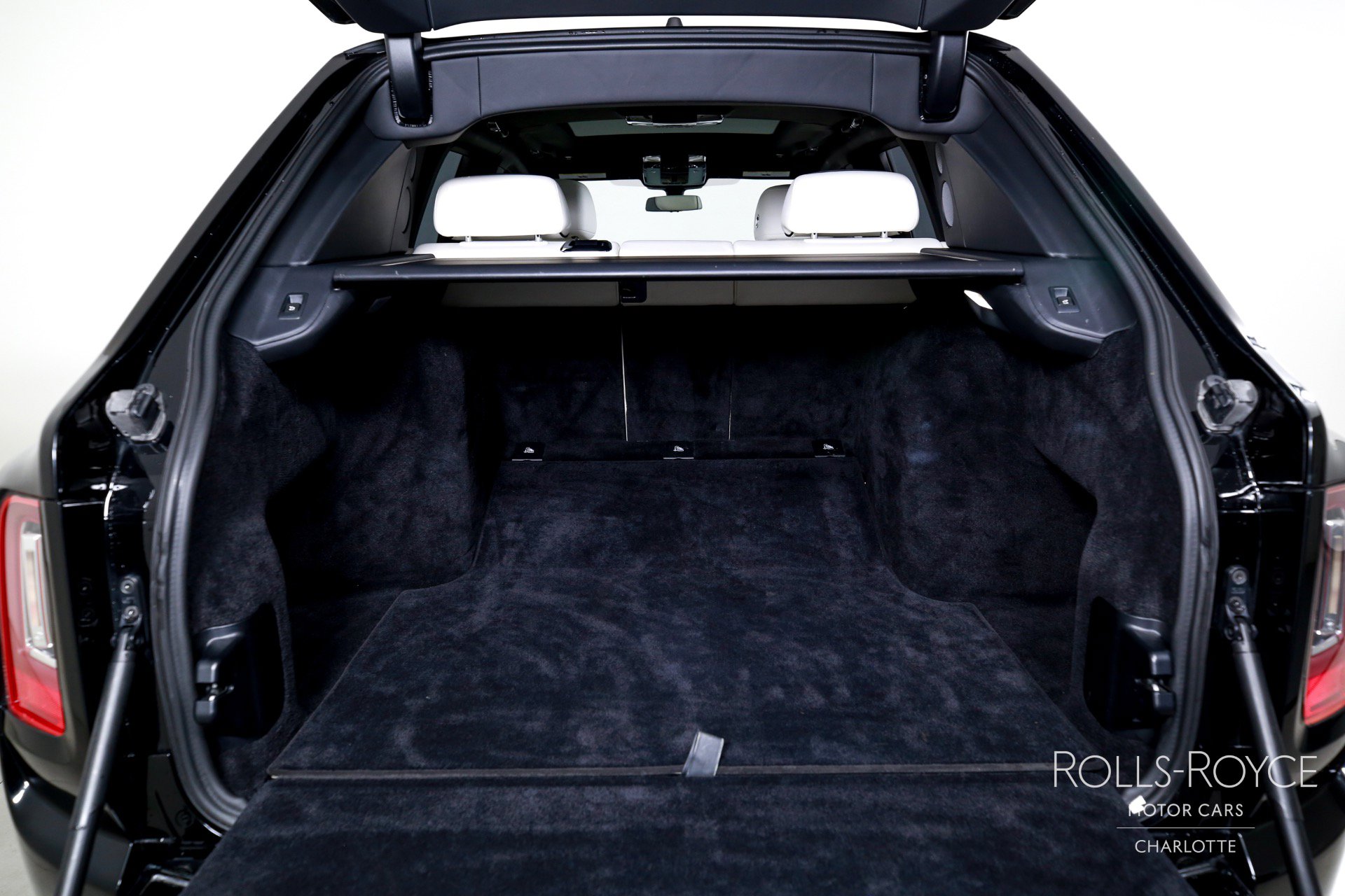 Used 2022 Rolls-Royce Cullinan image 23