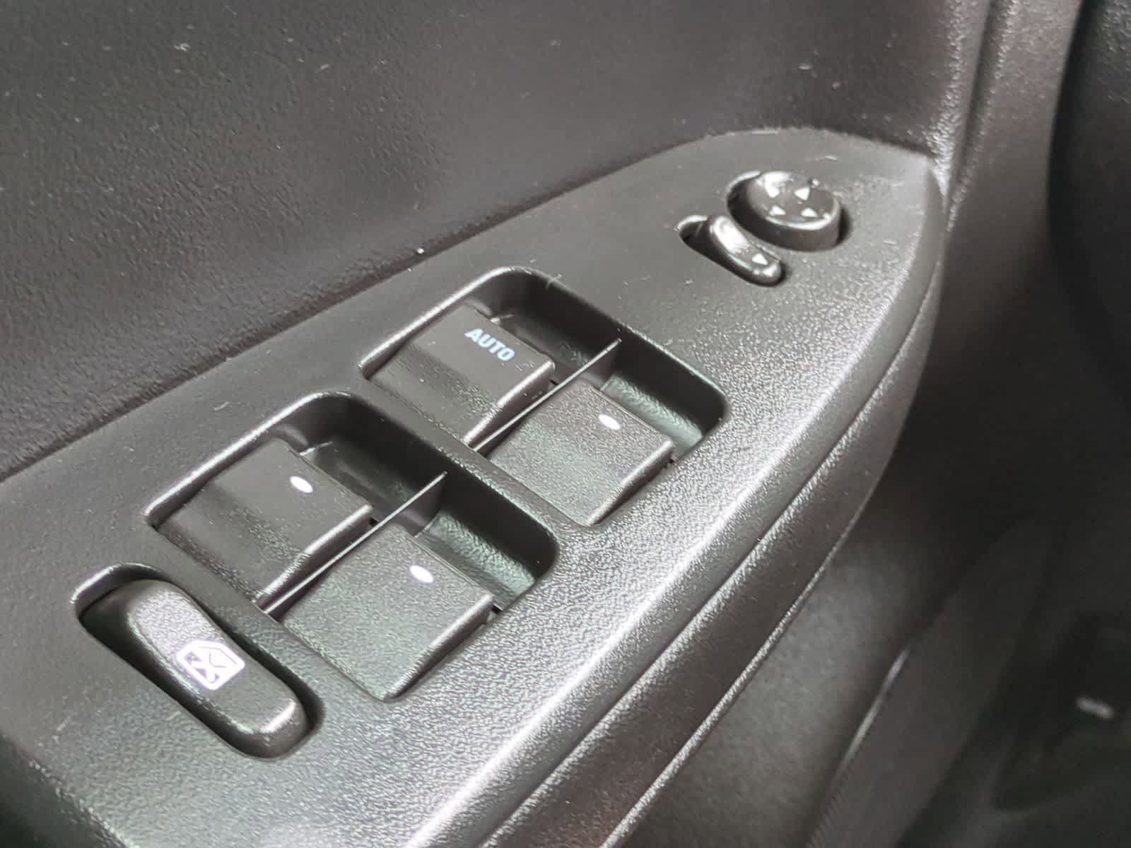 Used 2012 Chevrolet Impala LTZ FWD image 30