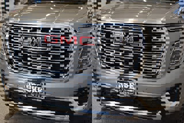 Used 2025 GMC Yukon Denali w/ Denali Reserve Package image 16