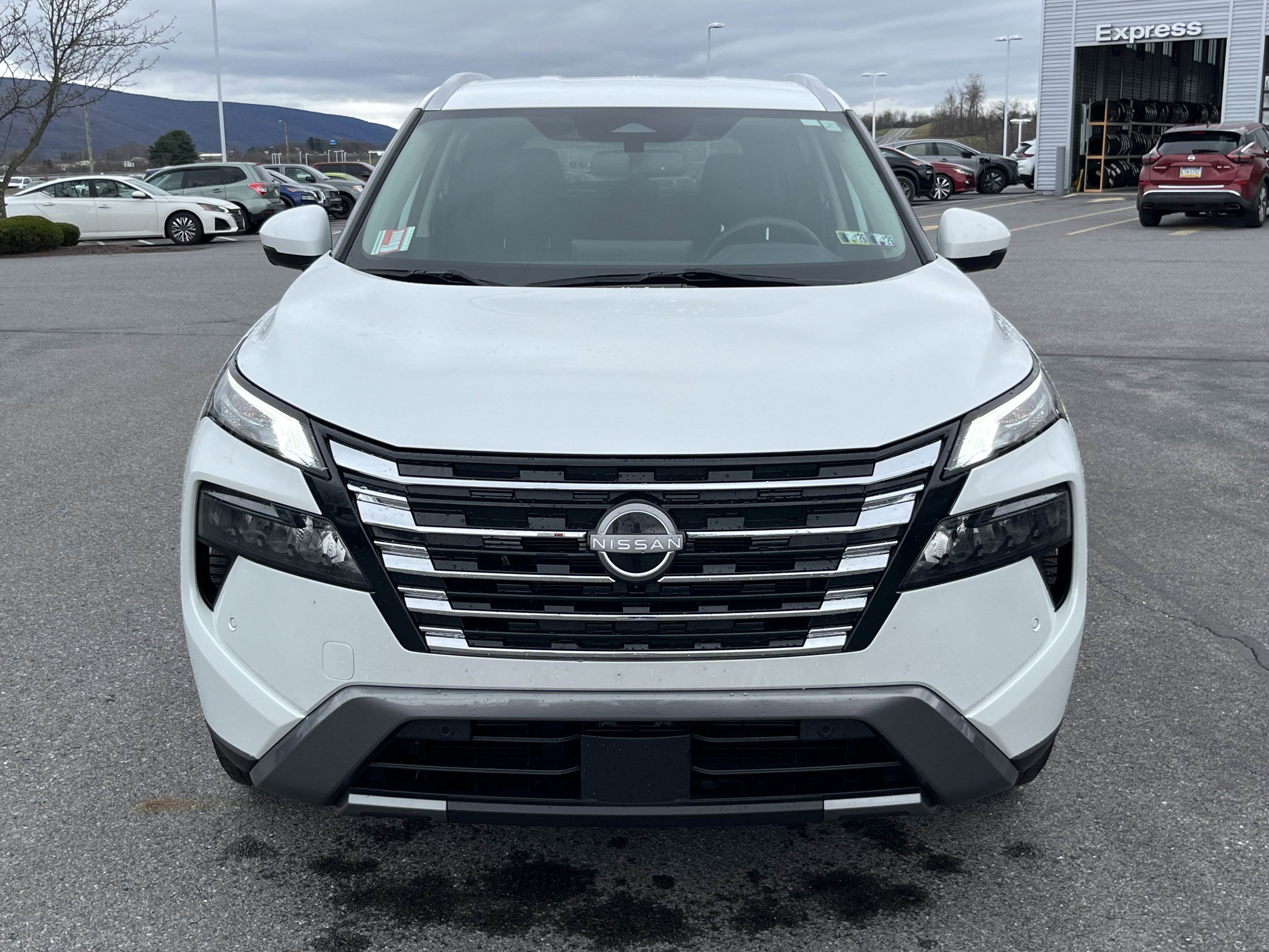 Used 2024 Nissan Rogue SL image 10