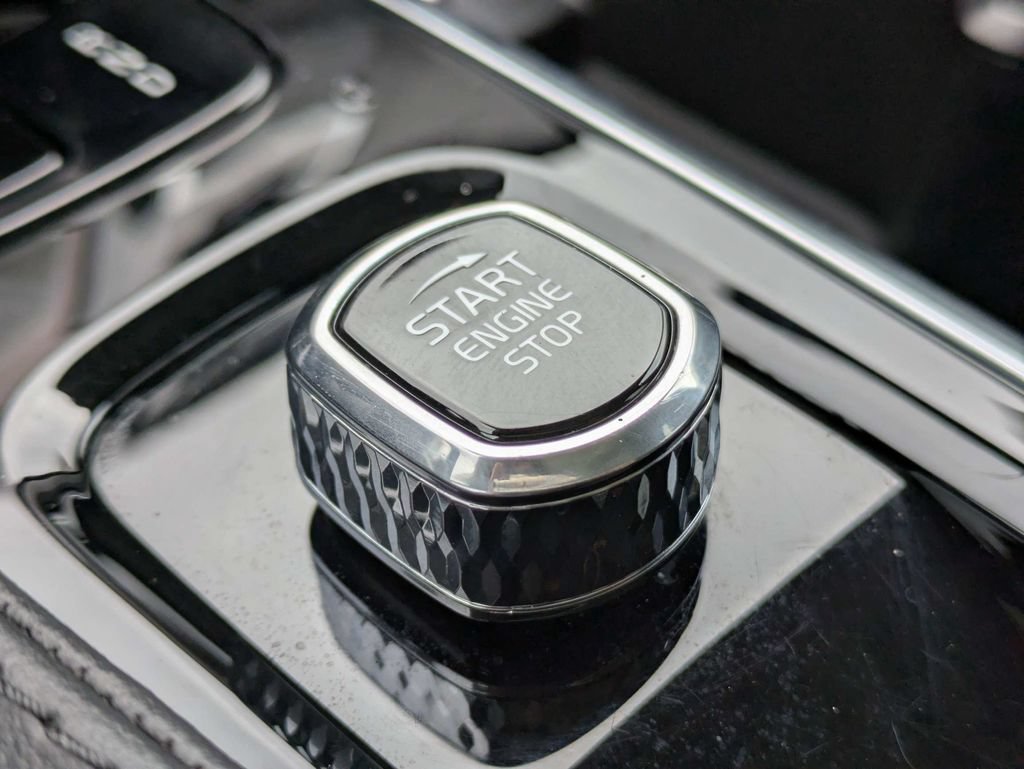 Certified 2025 Volvo XC90 B5 Core AWD/4WD image 43