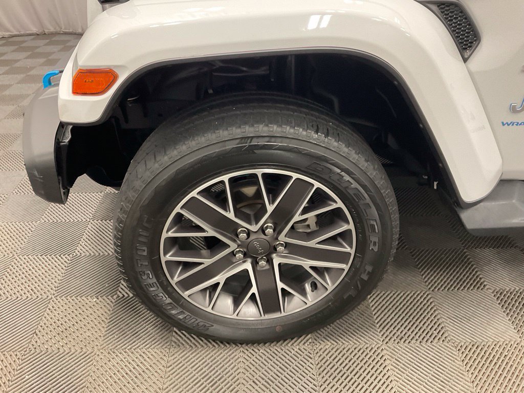 Used 2023 Jeep Wrangler Unlimited Sahara w/ Cold Weather Group AWD/4WD image 14