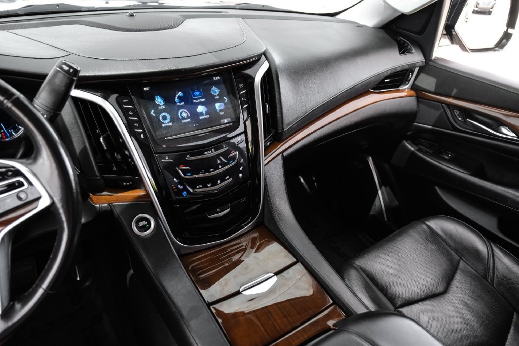 Used 2020 Cadillac Escalade 2WD image 21