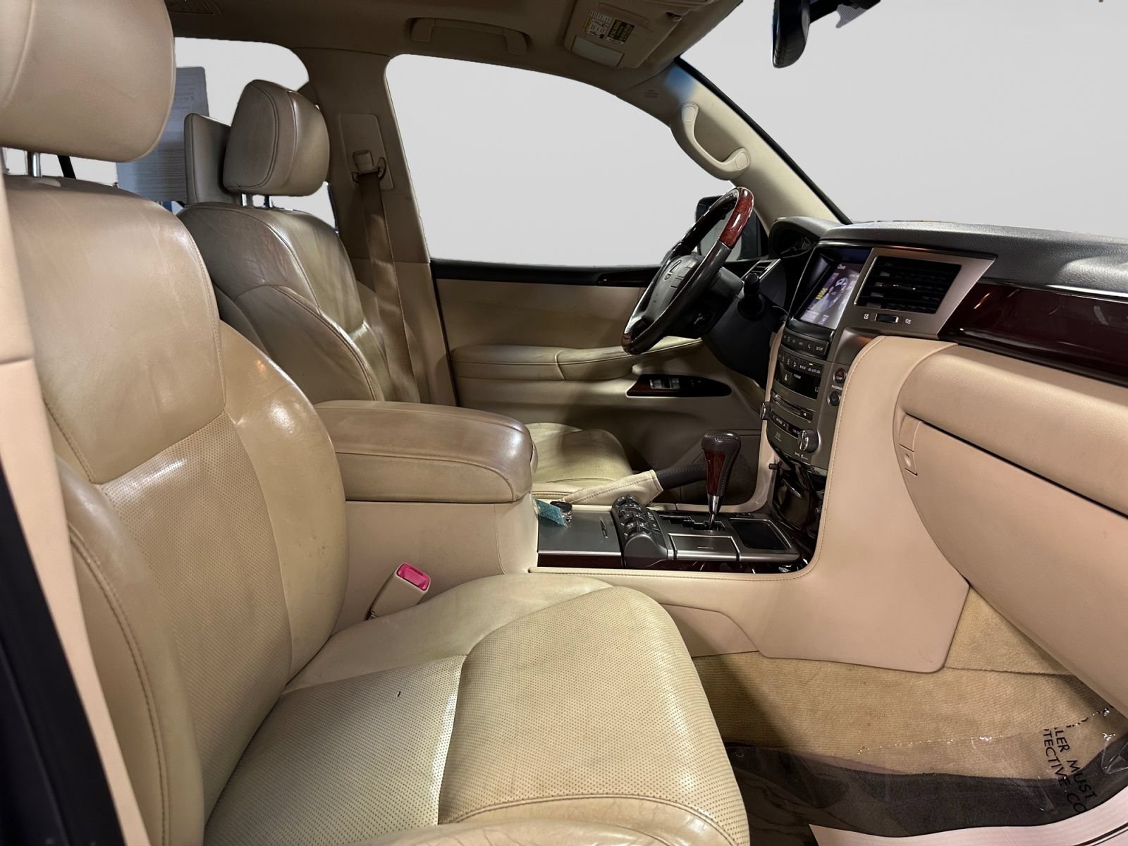 Used 2013 Lexus LX 570 4WD w/ Luxury Pkg image 24