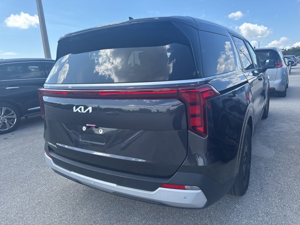 Used 2025 Kia Carnival FWD image 3