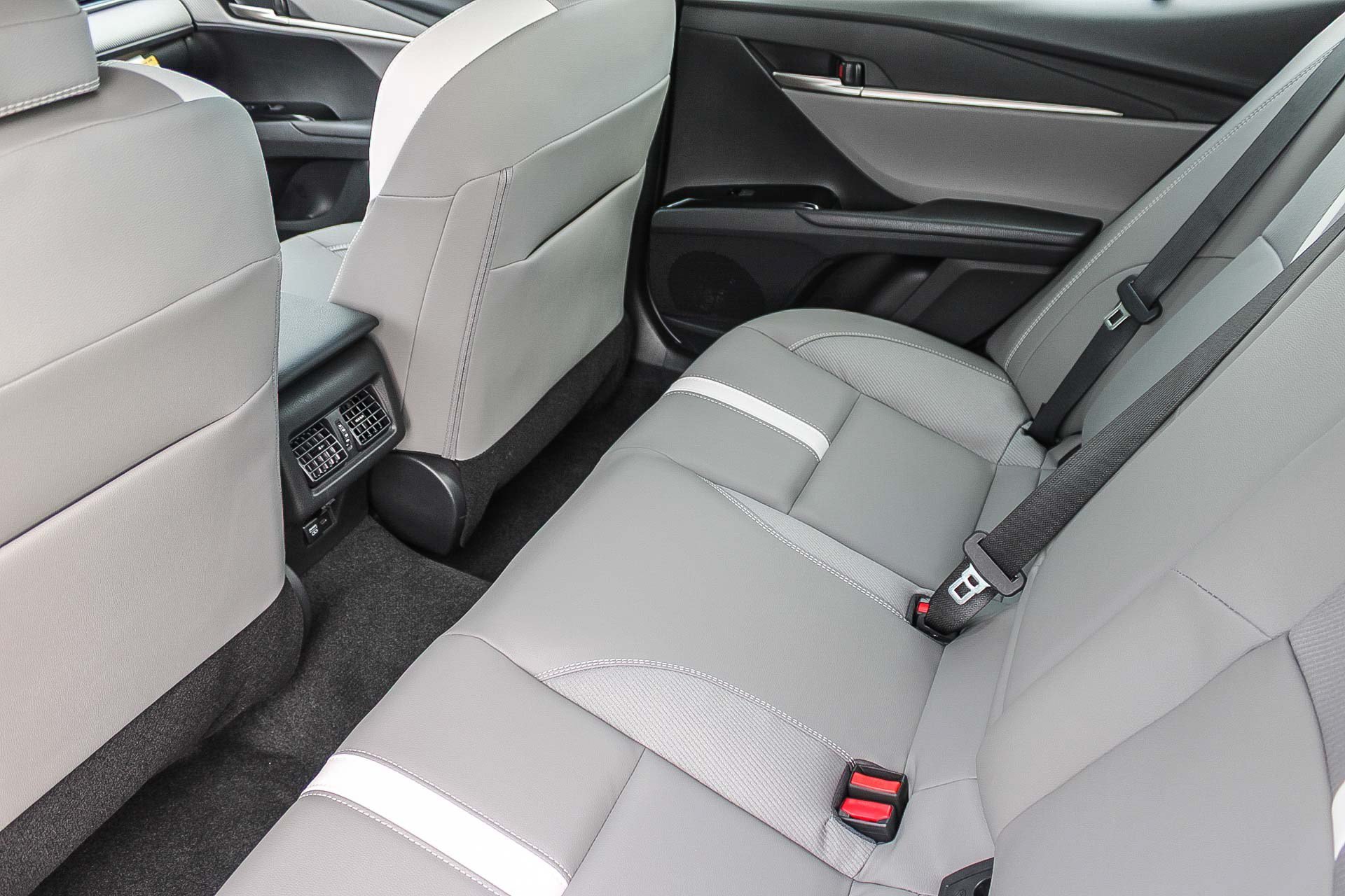 New 2026 Toyota Camry SE w/ Convenience Package FWD image 21