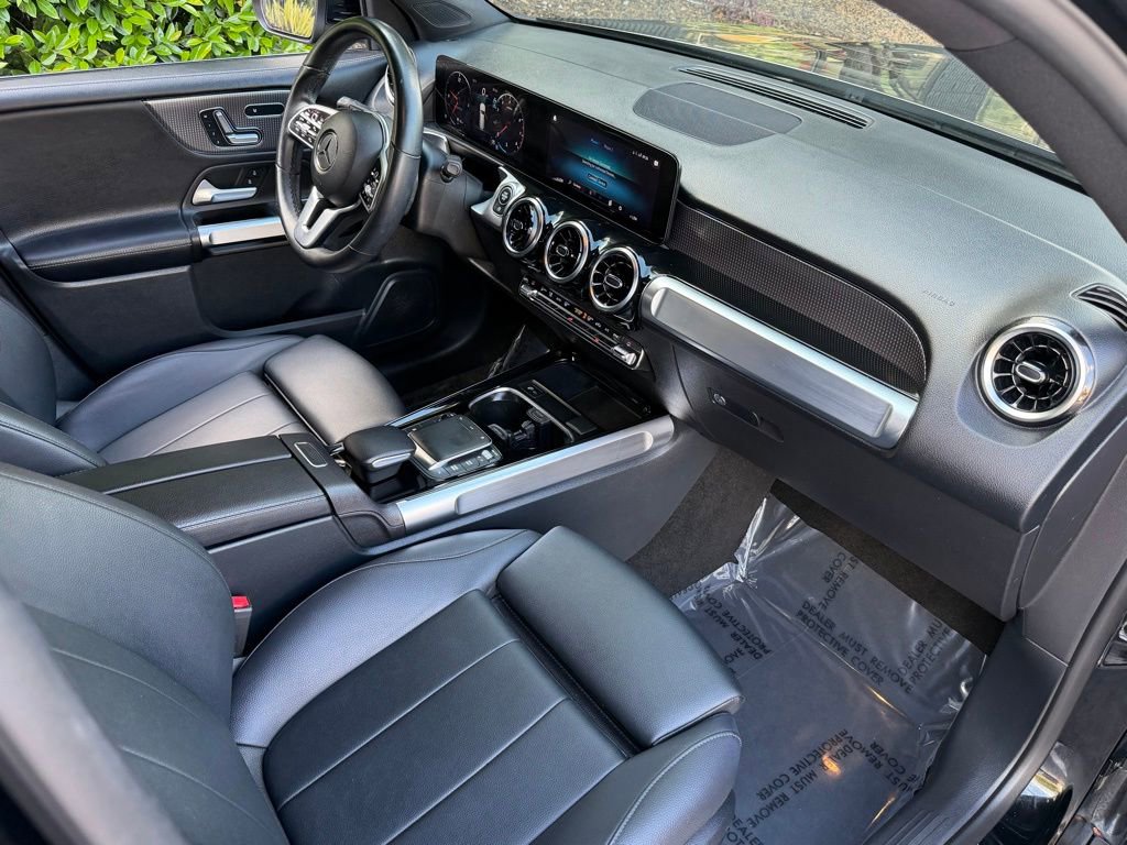 Used 2023 Mercedes-Benz GLB 250 w/ Premium Package image 32