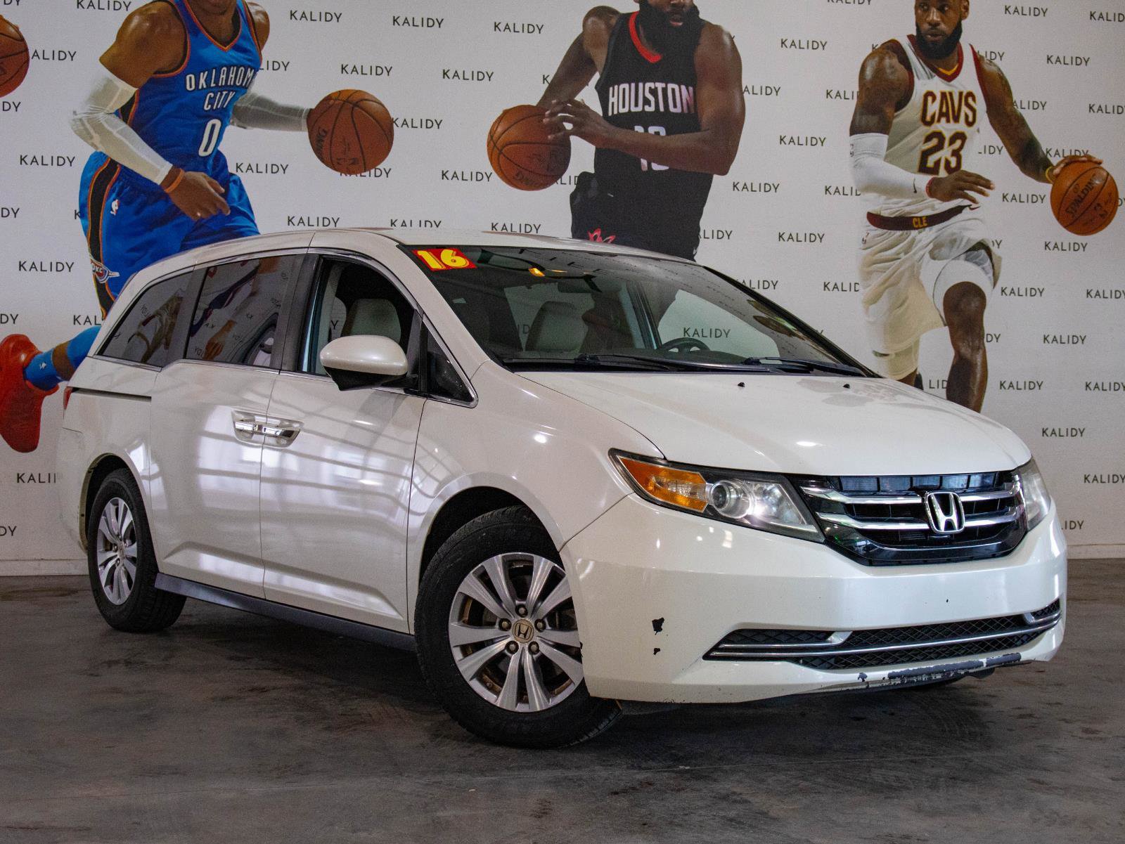 Used 2016 Honda Odyssey SE image 2