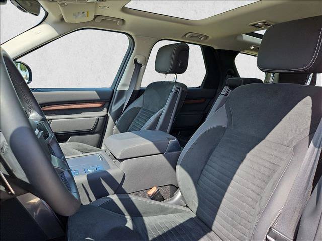 Used 2024 Land Rover Discovery S AWD/4WD image 17
