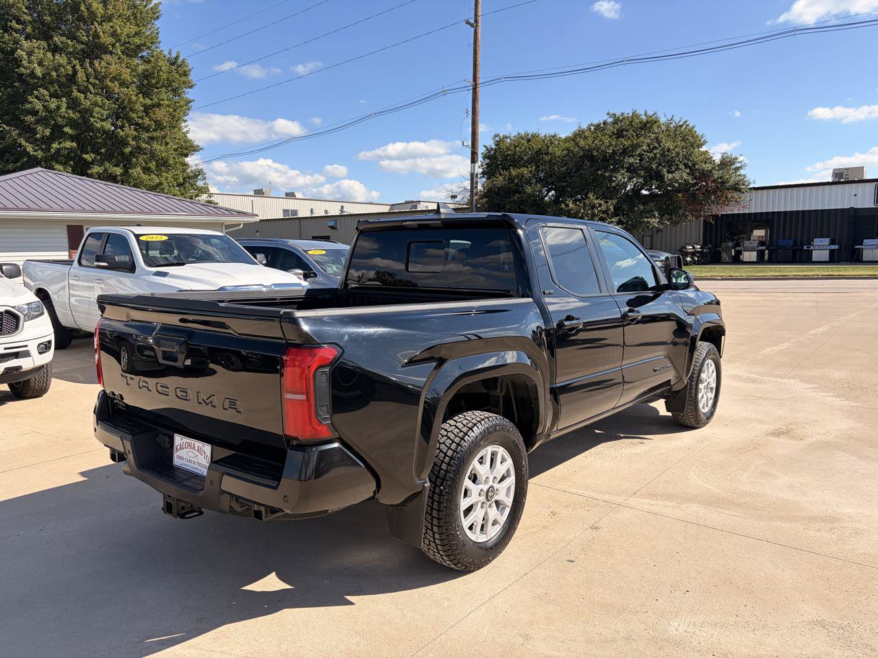 Used 2024 Toyota Tacoma SR5 AWD/4WD image 3