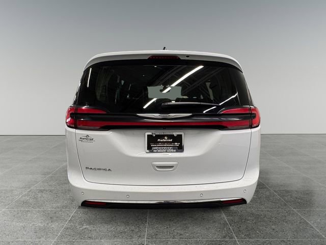 Used 2024 Chrysler Pacifica Touring-L image 24