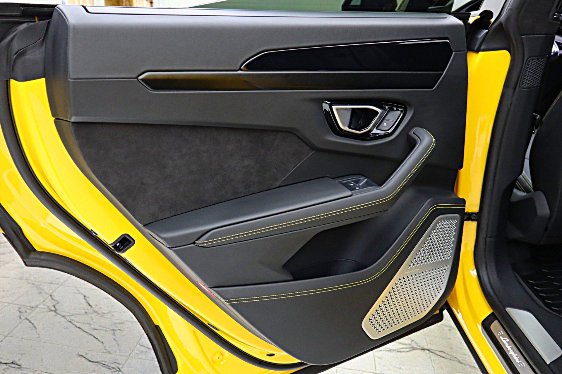 Used 2022 Lamborghini Urus image 48