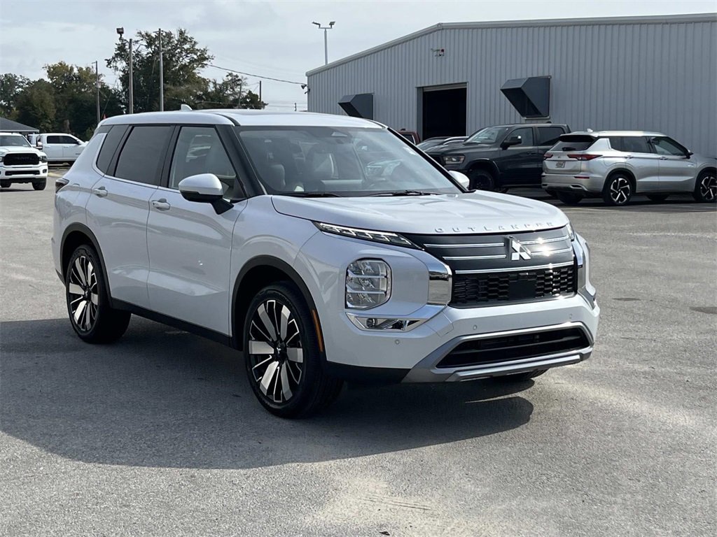 New 2026 Mitsubishi Outlander SE image 7