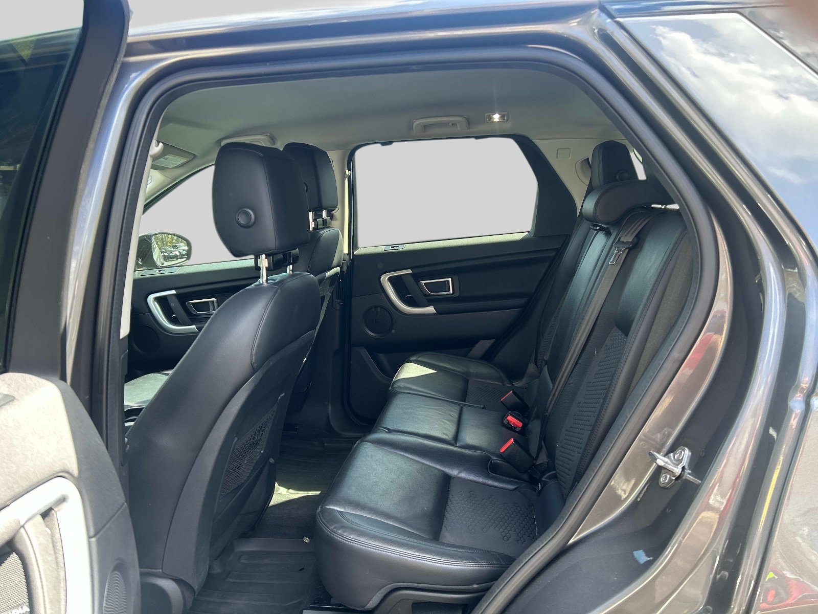 Used 2018 Land Rover Discovery Sport SE AWD/4WD image 11