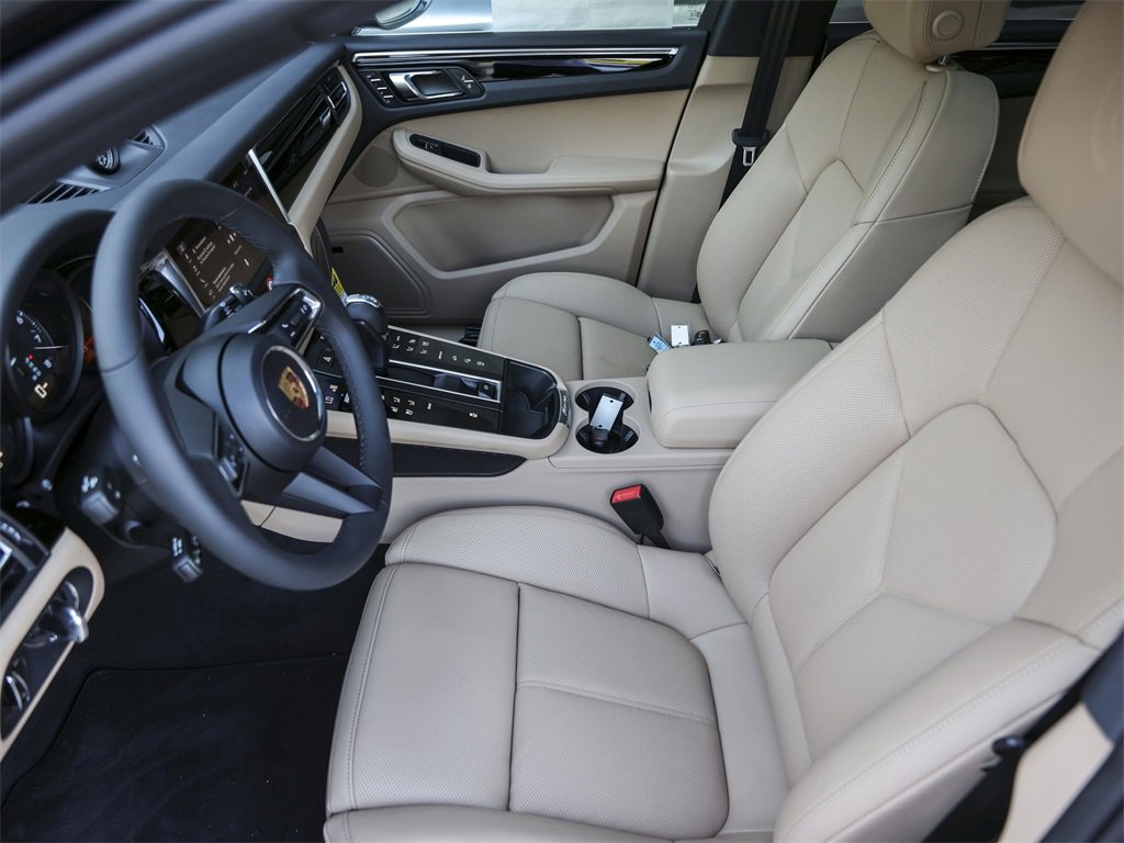 New 2026 Porsche Macan image 16