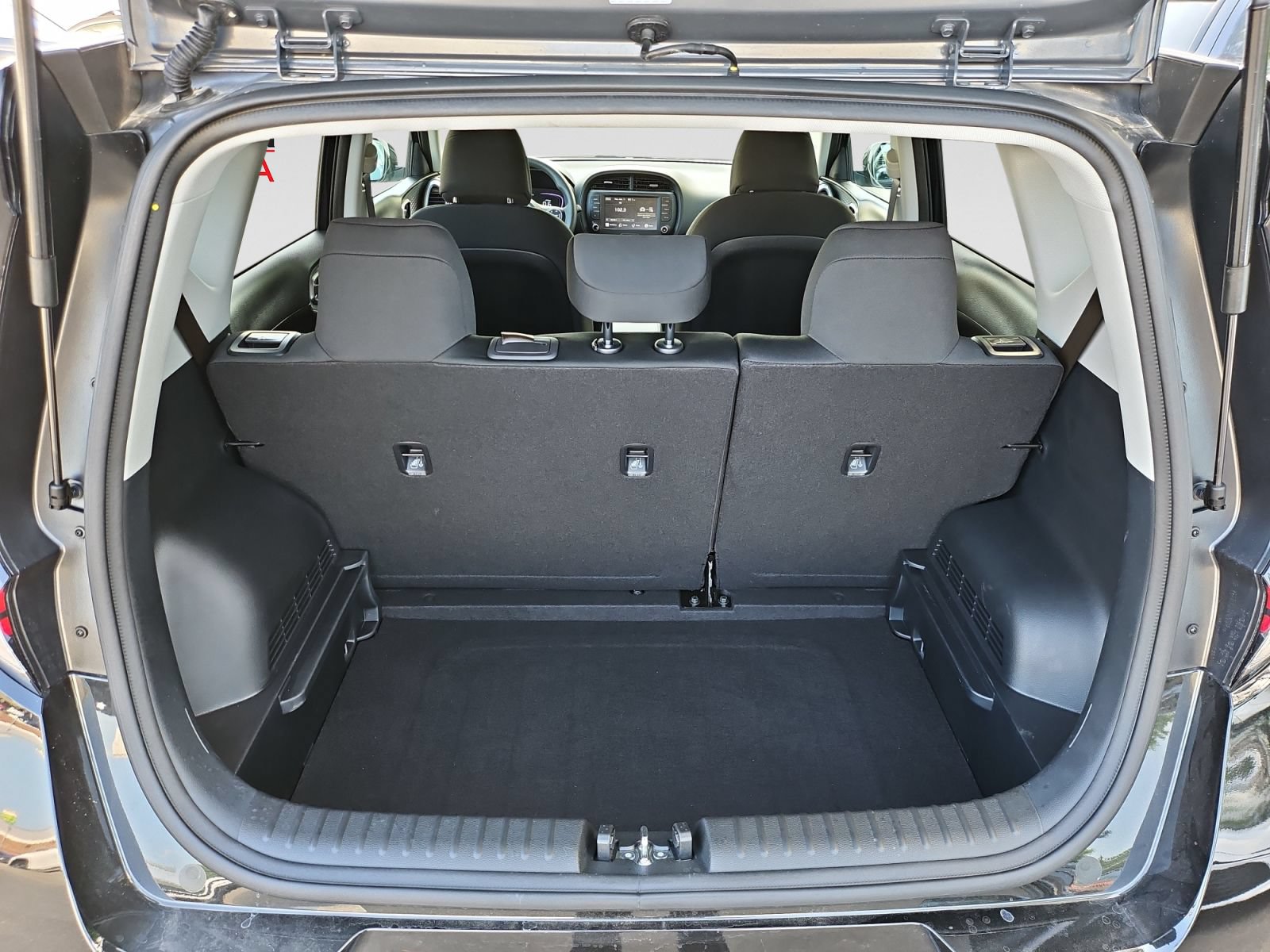 Used 2025 Kia Soul LX FWD image 13