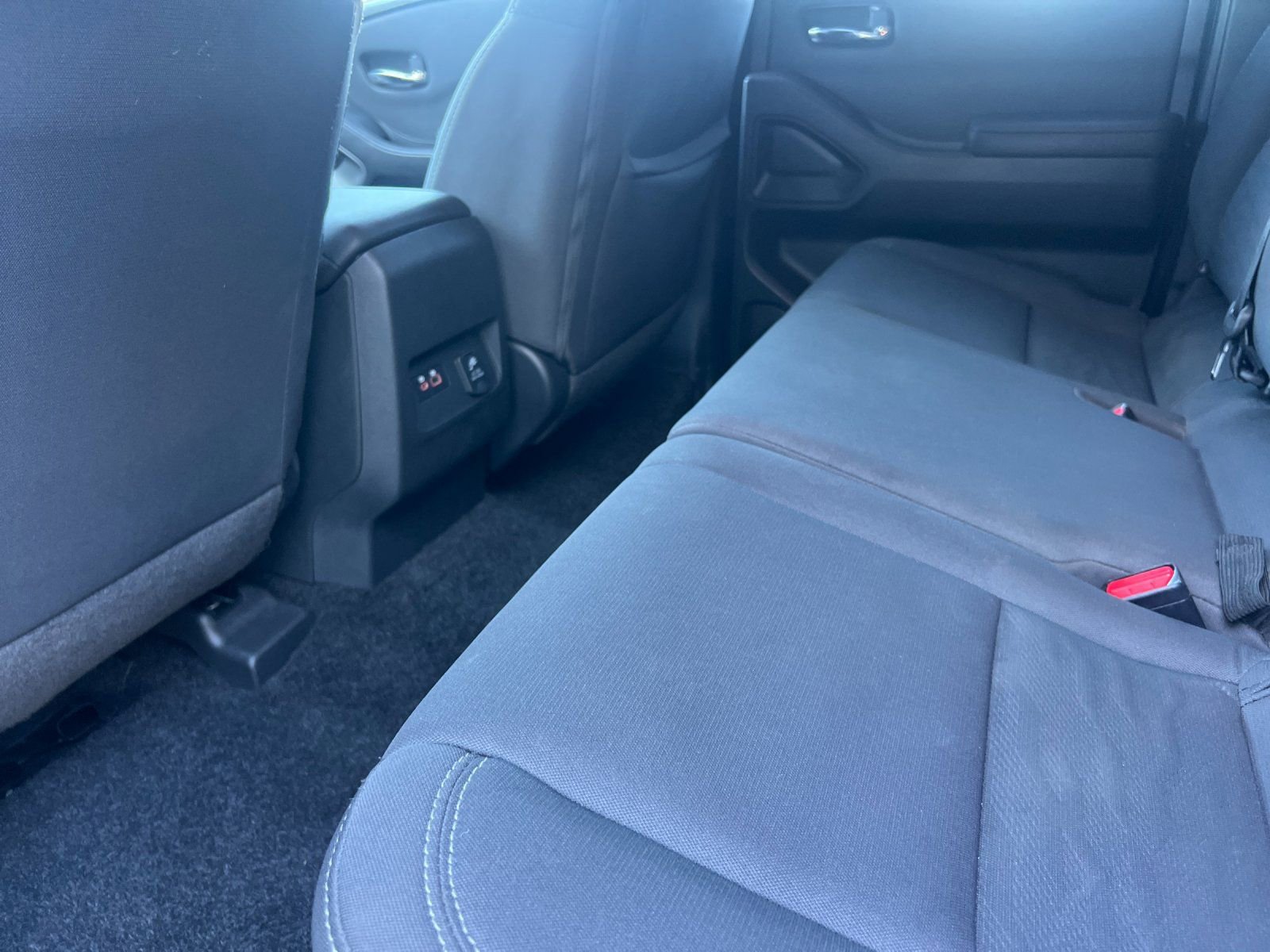 Used 2024 Nissan Frontier SV w/ SV Convenience Package image 12