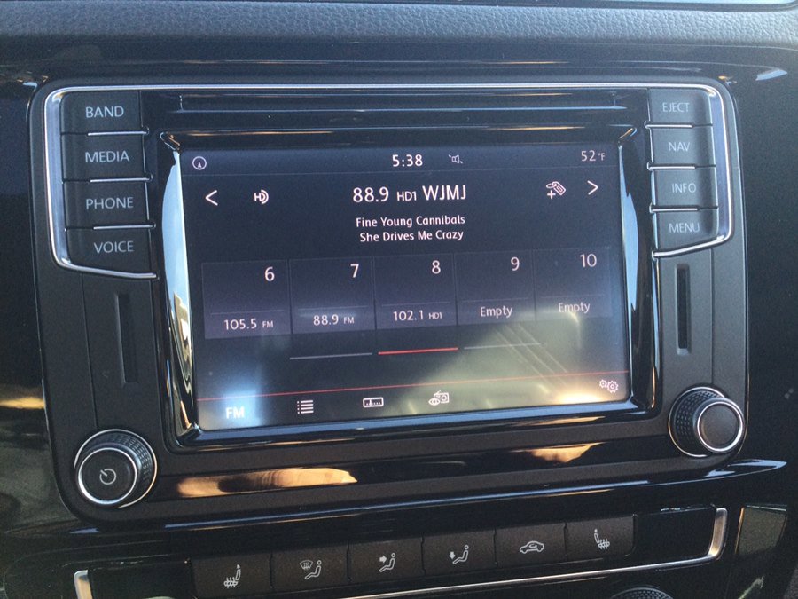 Used 2017 Volkswagen Jetta GLI FWD image 27