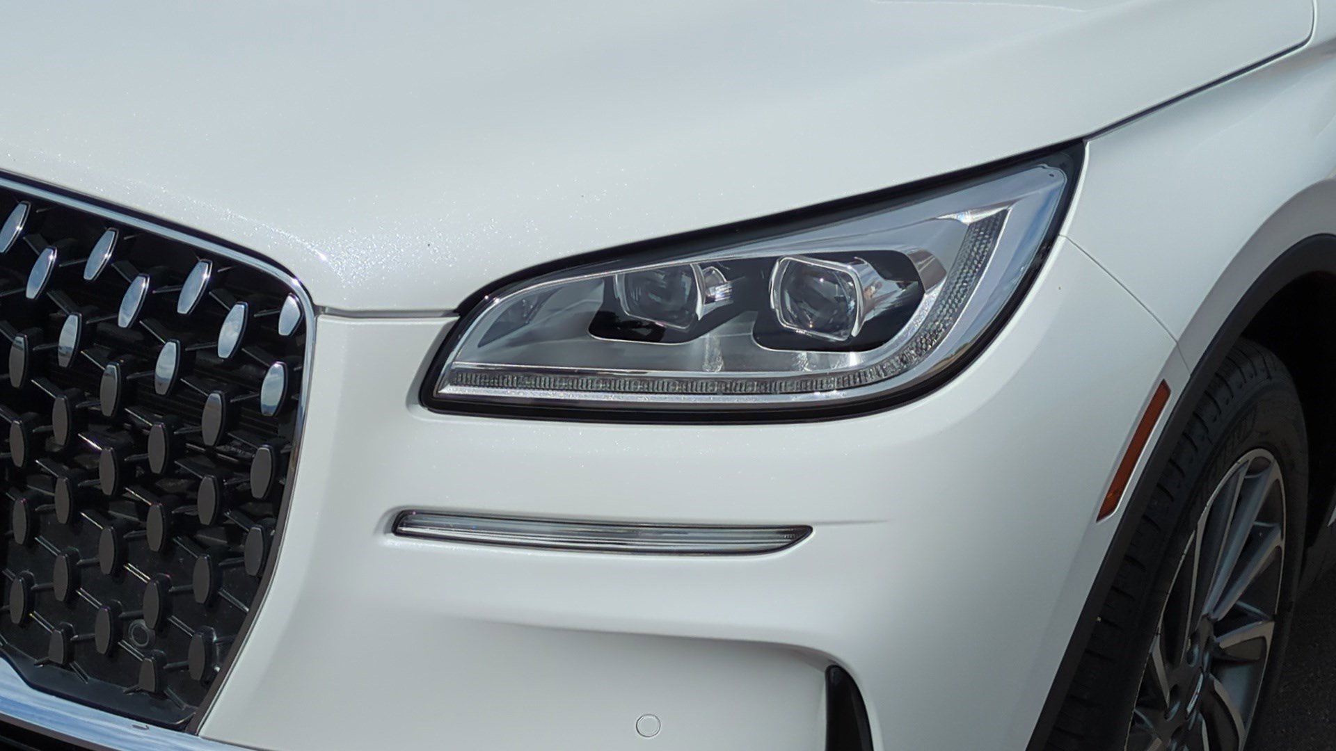 Used 2025 Lincoln Corsair Reserve image 9