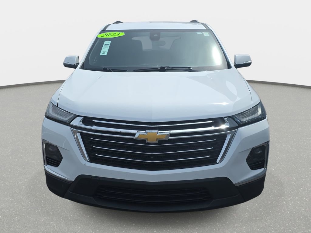 Used 2023 Chevrolet Traverse LT FWD image 2