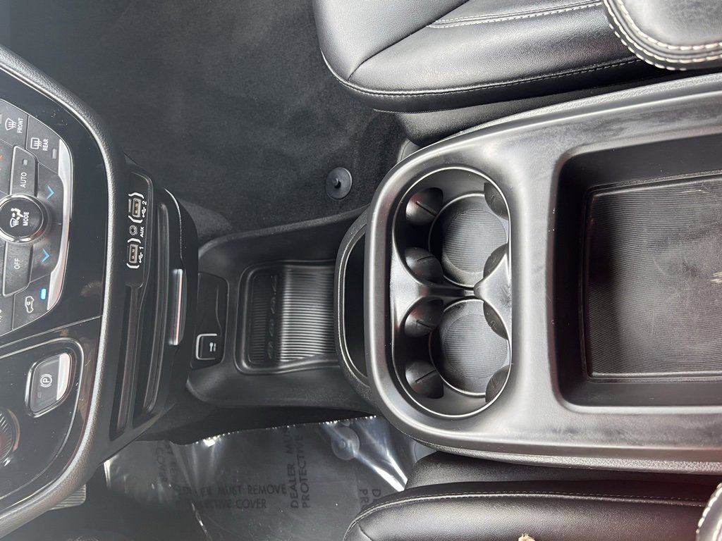 Used 2025 Chrysler Pacifica Select image 27