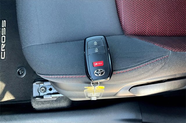 Used 2024 Toyota Corolla Cross AWD Hybrid w/ Moonroof Package image 11