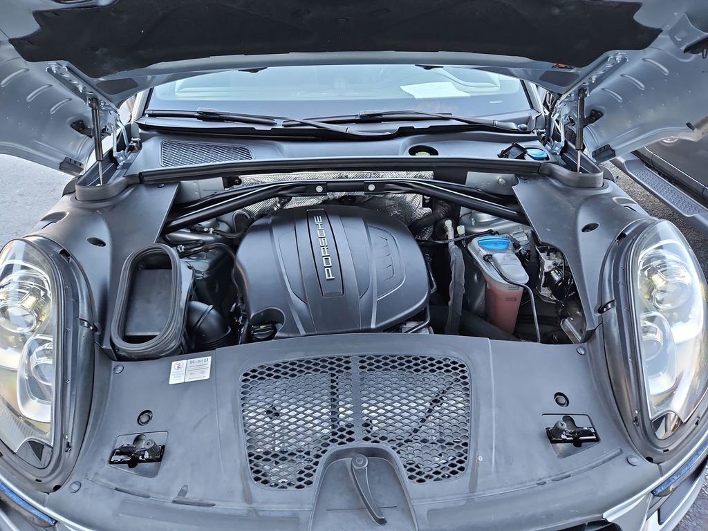 Used 2017 Porsche Macan Base image 36