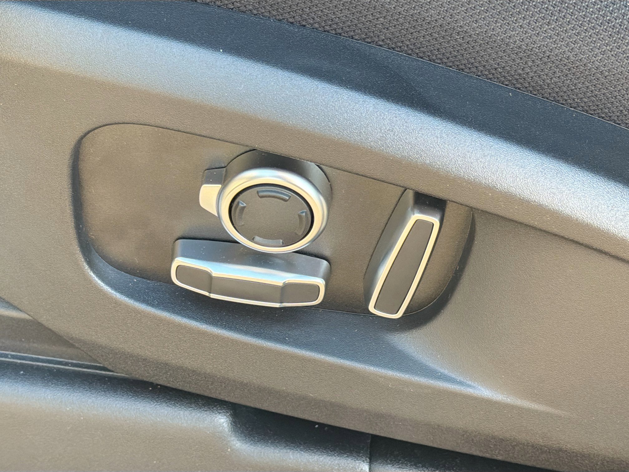 New 2026 Land Rover Defender 130 V8 image 25