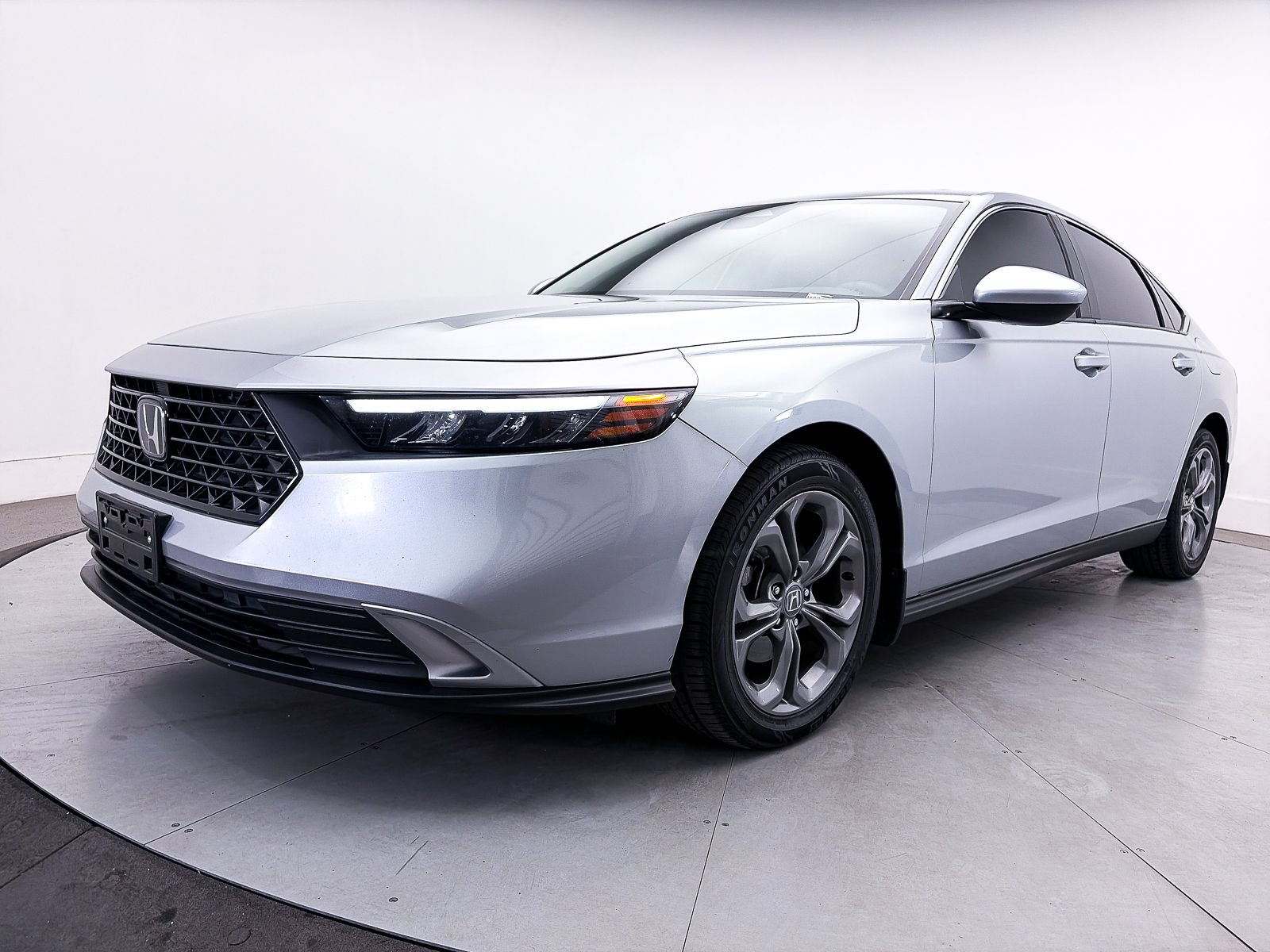 Used 2024 Honda Accord EX image 12
