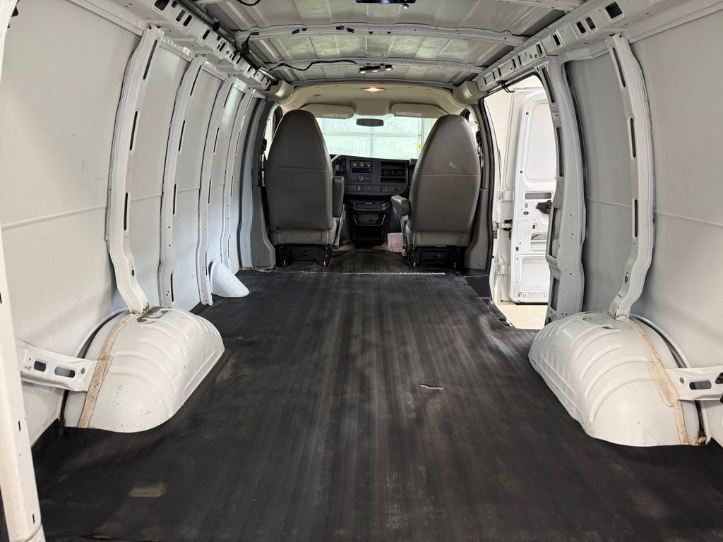 Used 2015 Chevrolet Express 2500 RWD image 16