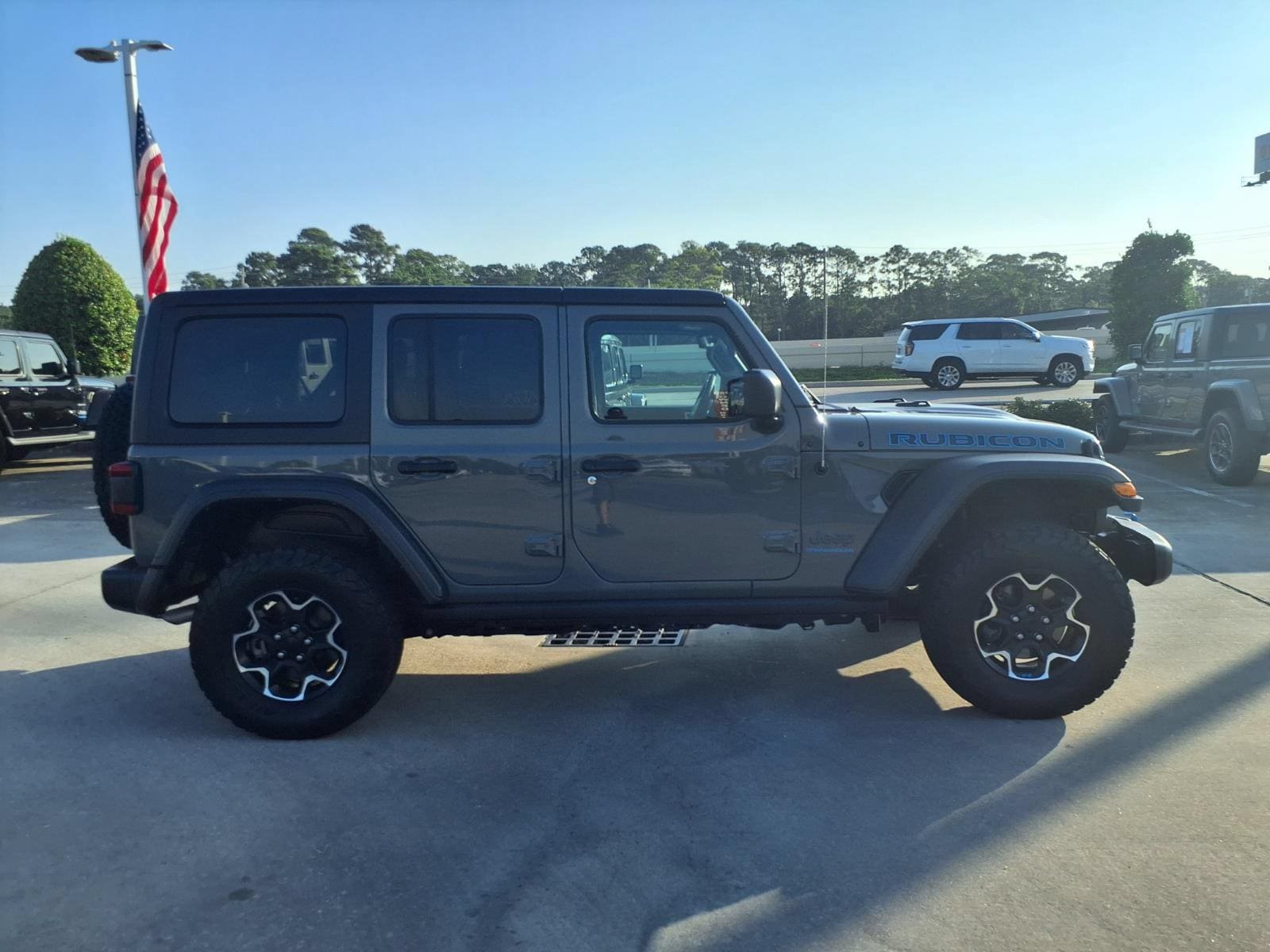 Used 2023 Jeep Wrangler Unlimited Rubicon 4xe w/ Cold Weather Group AWD/4WD image 9