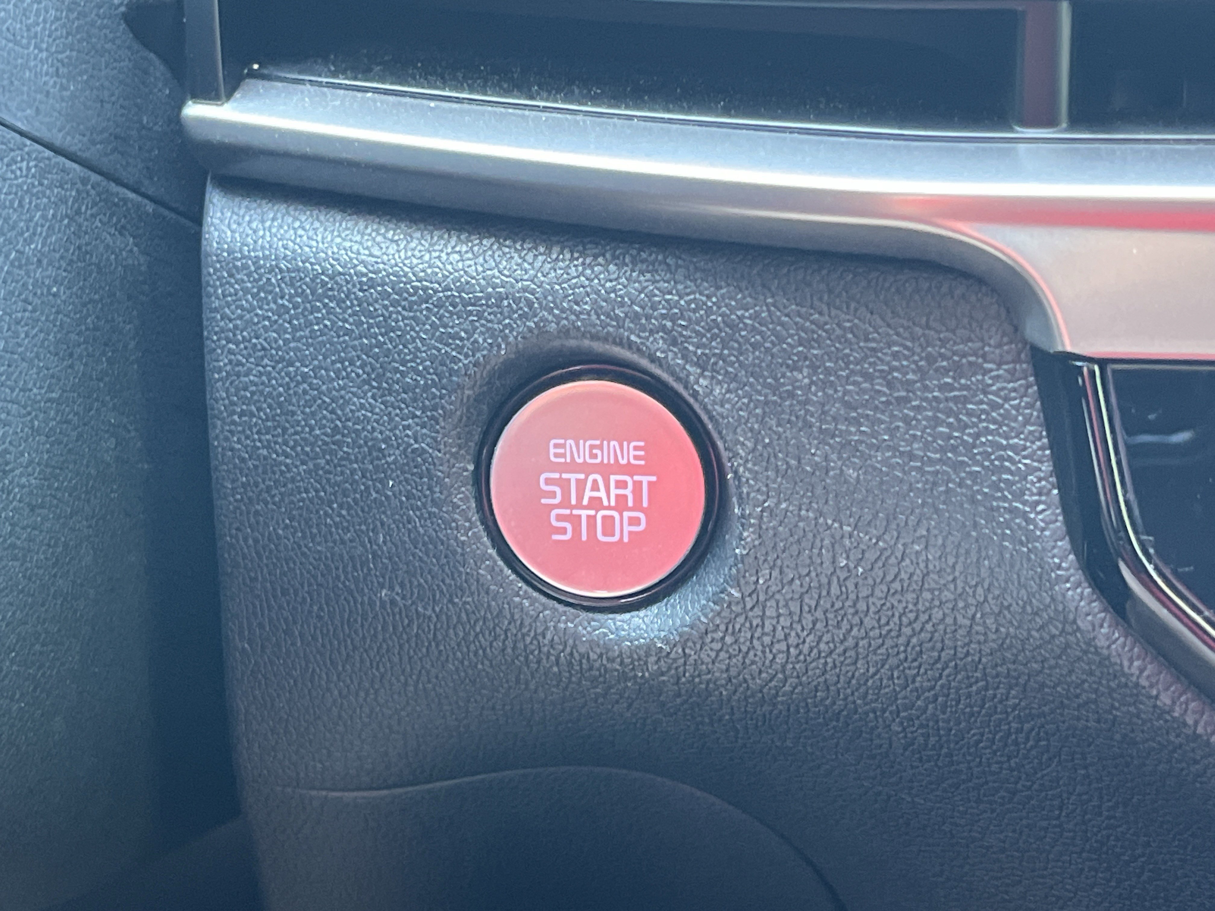 Certified 2025 Kia Sorento LX image 9