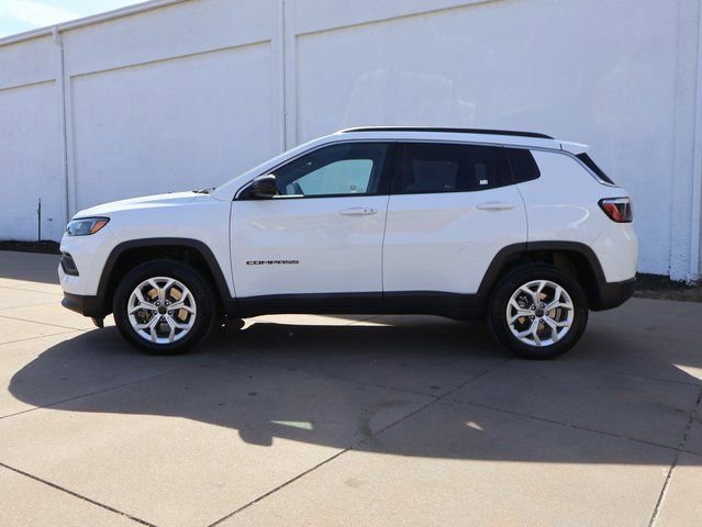 Used 2025 Jeep Compass Latitude w/ Sun & Sound Group image 5